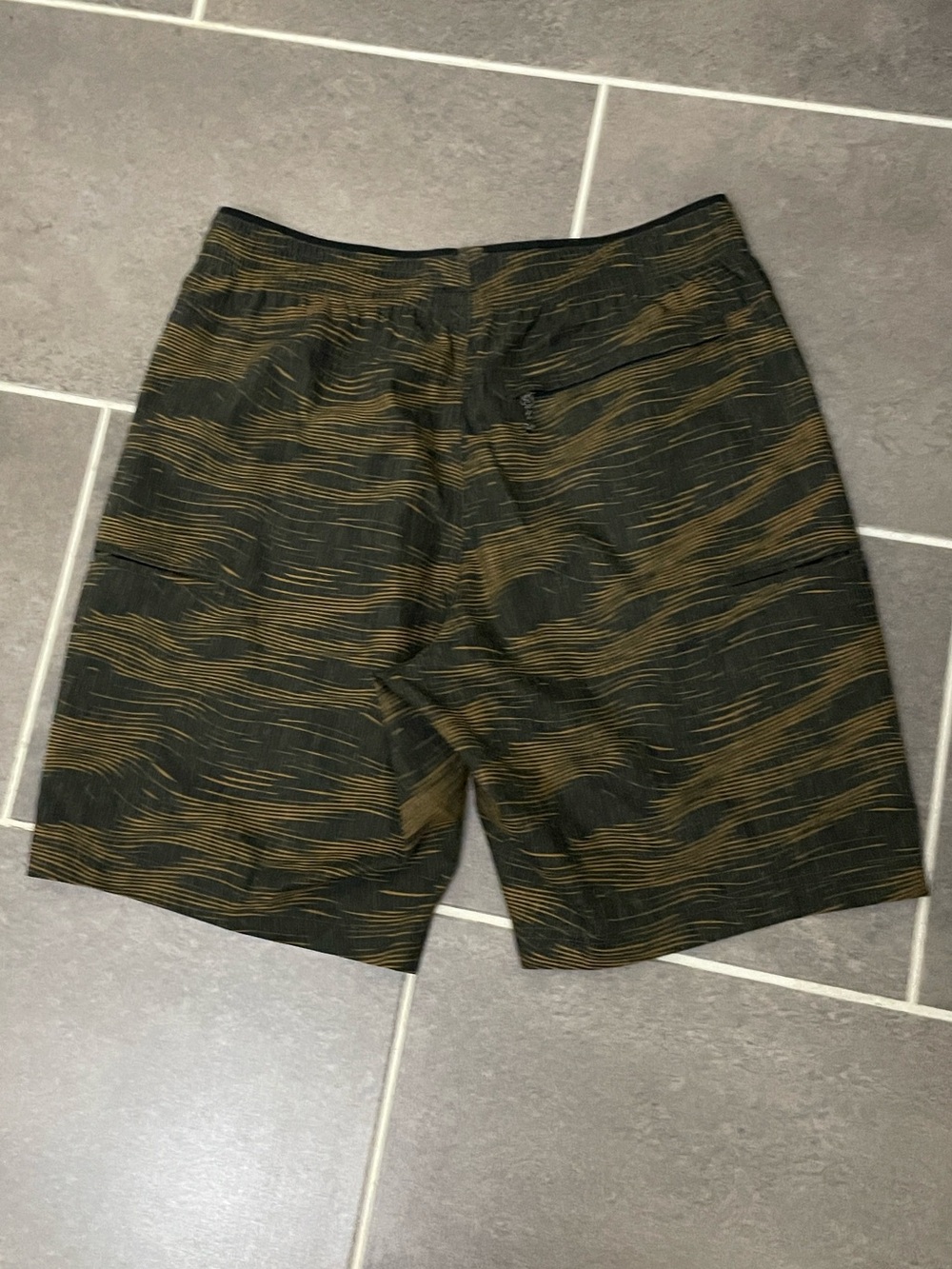 KUHL Getaway™ 7" Shorts size Medium - Picture 3 of 8
